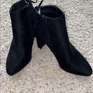 Black heeled boots